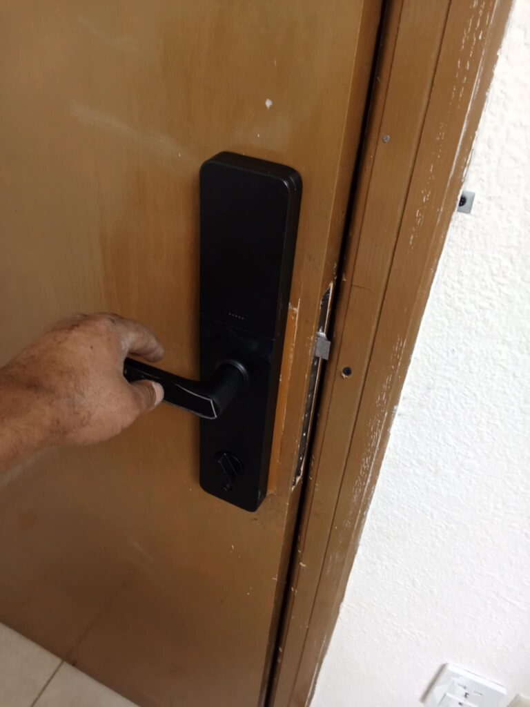 نجار فتح الابواب المغلقه بالدمام